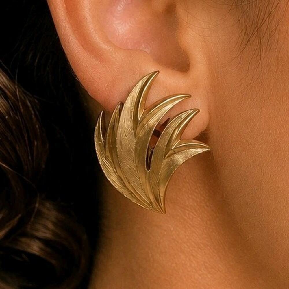 Vintage Crown Trifari Flame Clip On Earrings Gold Tone Brushed Finish Pointed